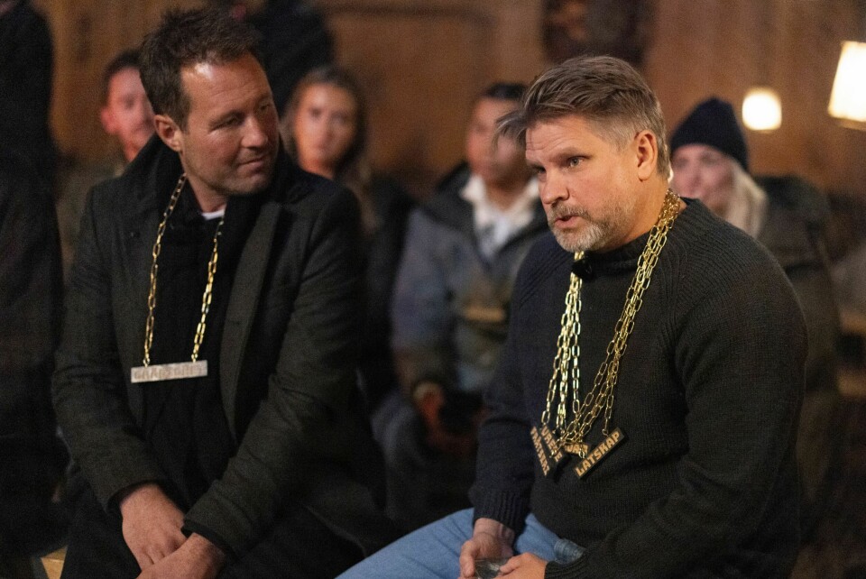 FORRÆDER: Sverre er en av forræderne i «Forræder» på TV 2. Han synes det var gøy og intenst å være, men han skulle ønske han i større grad hadde klart å glemme spillet og bare ha det gøy. Her er han sammen med Håvard Lilleheie.