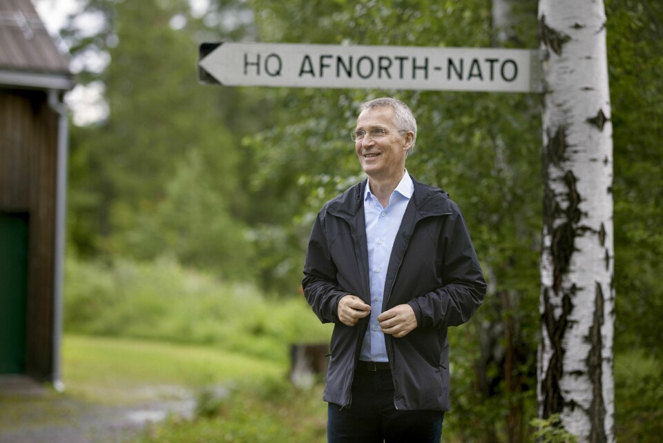 TOALETTHUMOR: Skiltet ble i sin tid «hentet» av noen ivrige AUF-ere fra Nato-basen på Kolsås og plassert på Utøya, hvor det lenge viste veien til «NATO-dassen», den største utedoen på leiren. Selv om utedoen for lengst er historie, er skiltet stadig å se på leiren i Tyrifjorden.