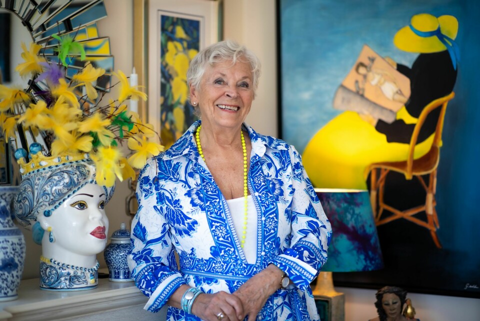 FARGEGLAD: Gult og blått går igjen i Grethes nydelige leilighet i Åsane.