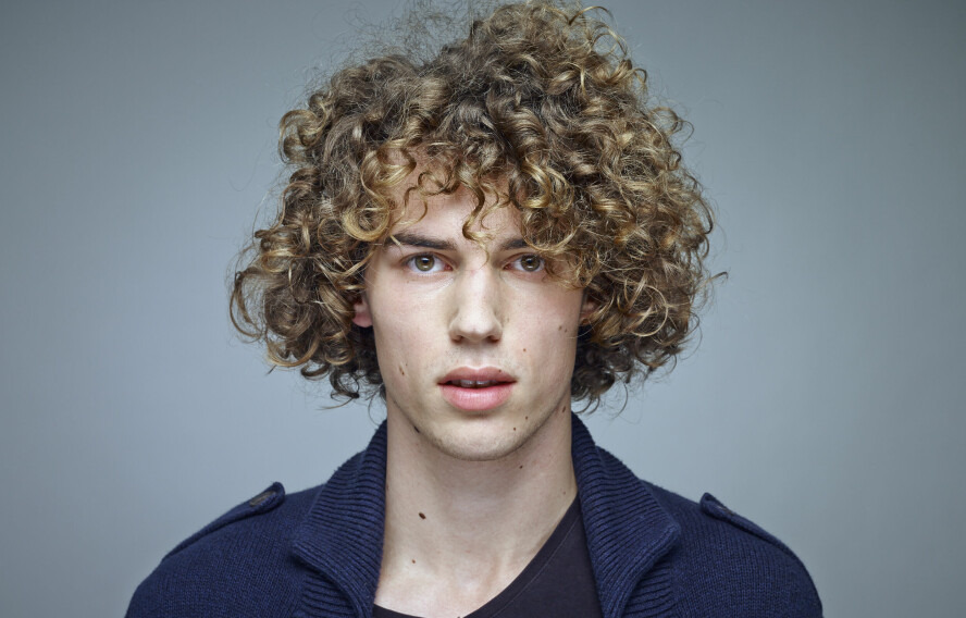 INTROVERT, ELLER? Mange kan definere seg selv som enten veldig ekstrovert eller introvert, når det kanskje er størst sannsynlighet for at du er et sted midt imellom, mener psykolog.