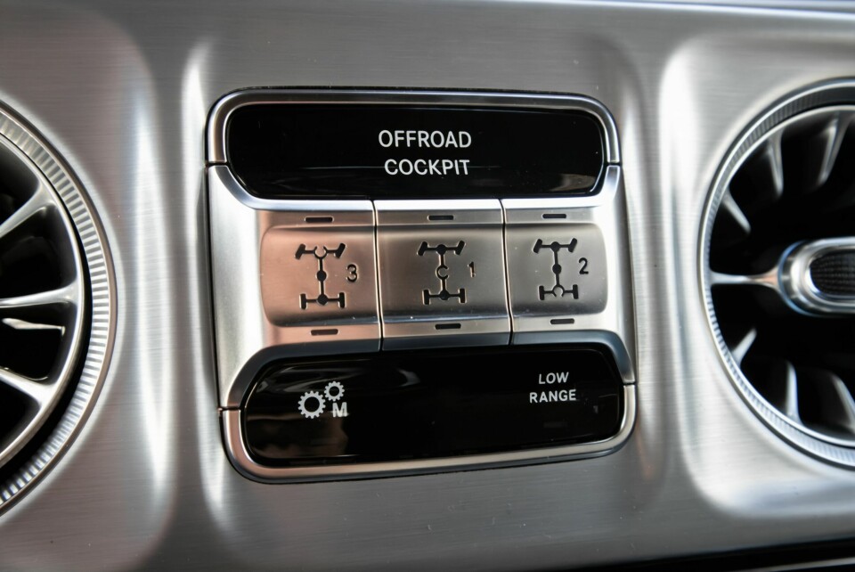 SPESIALITET: Muligheten for å sperre differensialene både på for-, bak- og mellomaksel er en særgenhet ved Geländewagen.