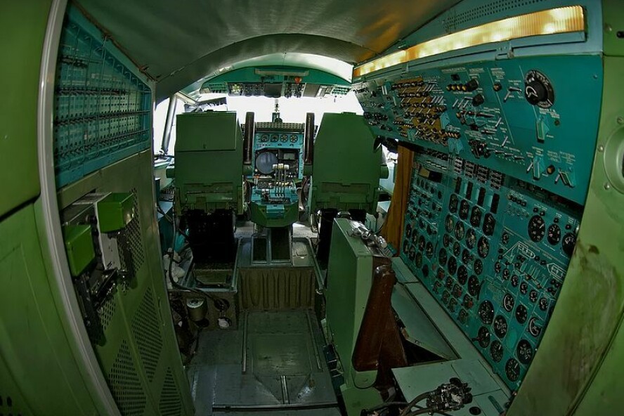 COCKPIT: Det var ikke rent få brytere å holde styr på i cockpit av det sovjetiske superflyet.