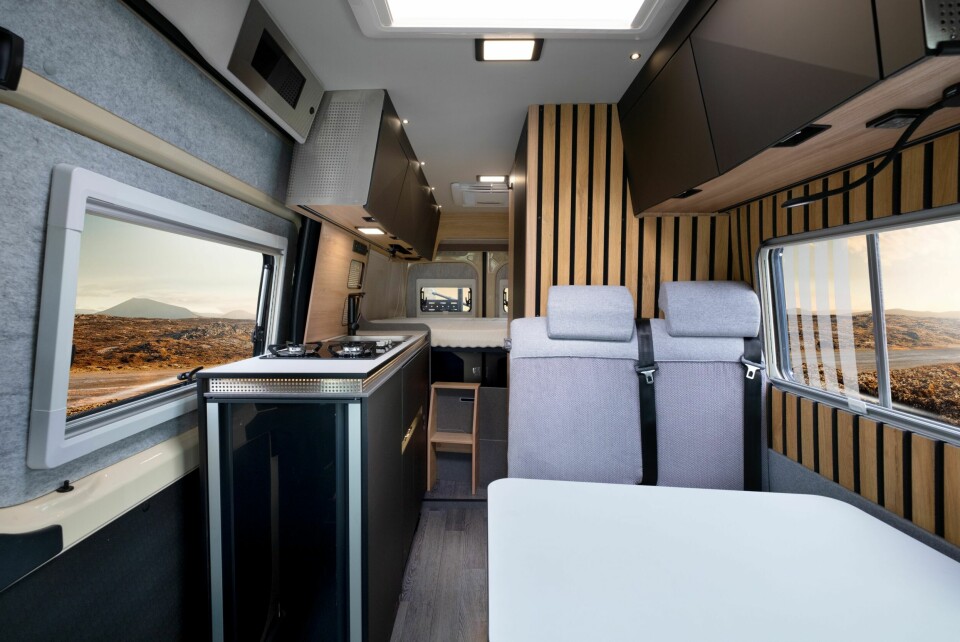 HYTTESTEMNING: Moderne interiør med en touch av hyttestemning.