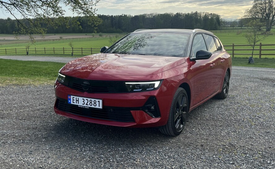 SUPERLYS: Astra kommer med svært gode lys, blendingsfrie Intelli-Lux LED® Pixel Light, med totalt 168 LED-elementer.