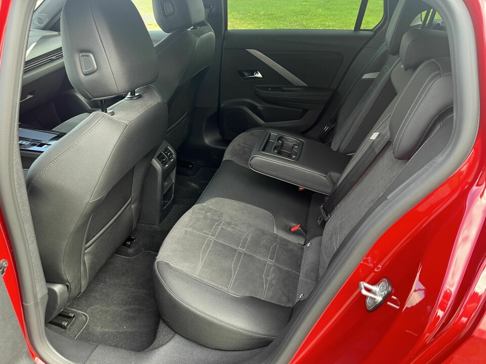 BARNEFAMILIEN: Ikke bakseteplassen som i en Vectra, men nok til å dekke behovet til en barnefamilie.