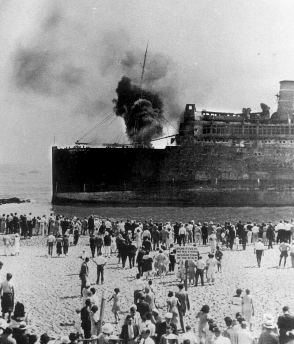 BRANT I DAGEVIS: Vraket av Morro Castle ble en turistattraksjon.