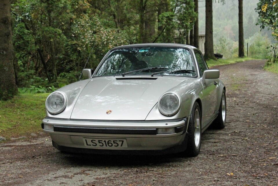 SKOGENS KONGE: Porsche 911 er en av ytterst få sportsbiler som passer like godt på asfalten som på skogsveier, og har som modell en årrekke med rally-prestasjoner bak seg.