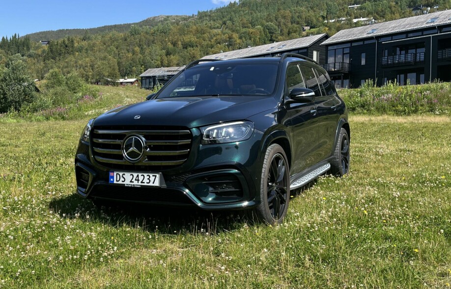 MEKTIG KOMFORT: Visuelt kommer faceliften til uttrykk i form av voldsommere grill og mer fremtredende støtfanger.