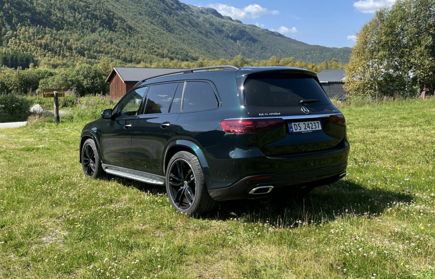 FÅ UTSTYRSMANGLER: Alt av utstyr? Ja, nesten, men ikke alt. Den har ikke bakhjulsstyring. GLS er kostbar. Det samme er ekstrautstyret.