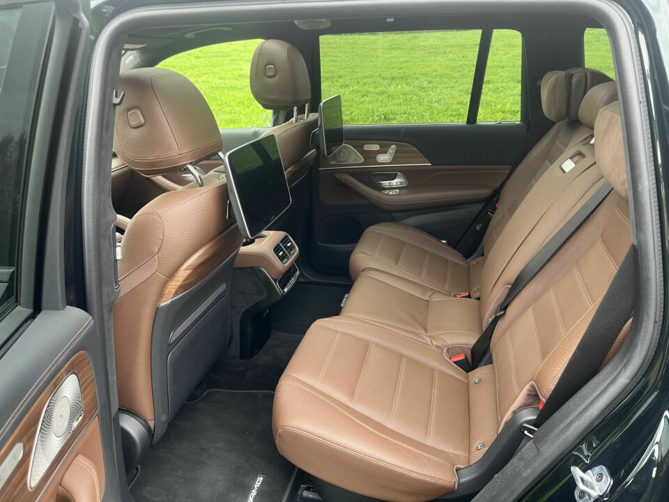 BAKSETELUKSUS: Baksete med MBUX Multi-Seat Entertainment-systemet til 43 000 kroner ekstra.