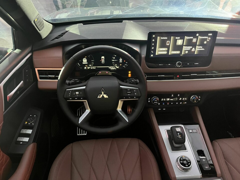 MIKS: Fin miks av knapper og skjermbetjening.