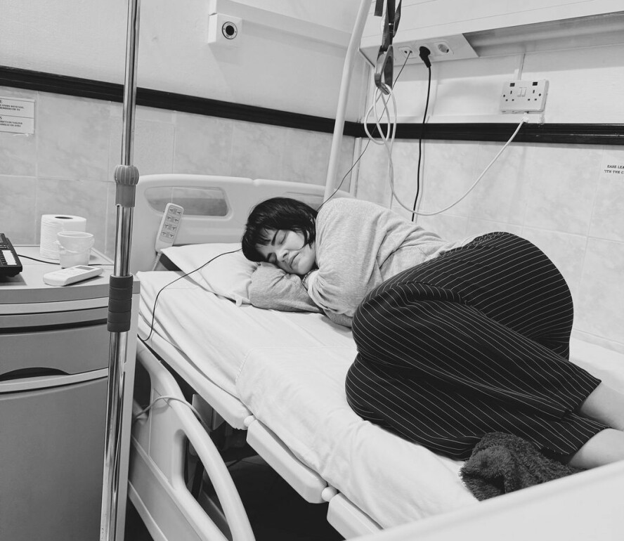 STORE SMERTER: Ulrikke endte opp på syke- hus etter sterke smerter i magen. Det viste seg å være nyregrus.