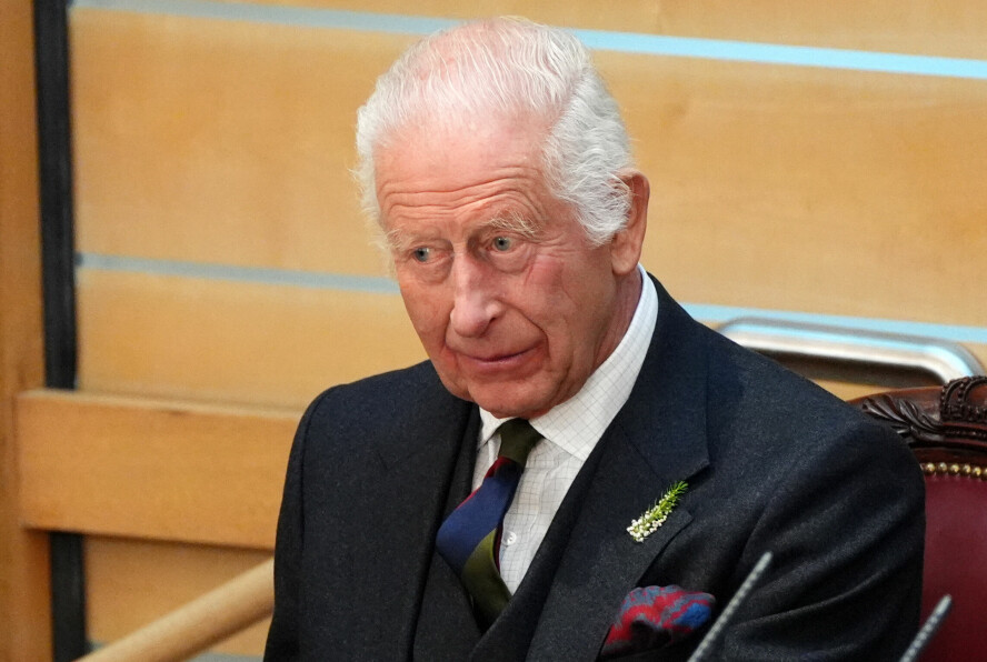 KONG CHARLES: Kong Charles har ikke hatt en lett start som Storbritannias nye monark. Her fra Edinburgh i september 2024.