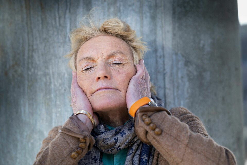 TINNITUS: Anette er døv på det ene øret og har i tillegg kraftig tinnitus. Det er tøft å leve med denne kroniske tilstanden.