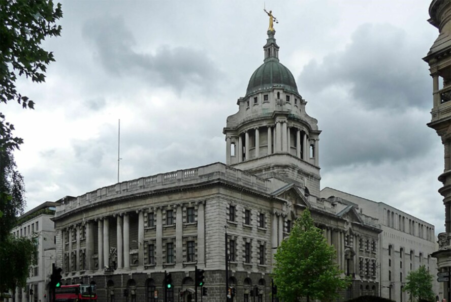 Dømt: Søstrene Taylor ble stilt for retten i Old Bailey i 1992 og funnet skyldige i drapet på Alison. Så anket de.