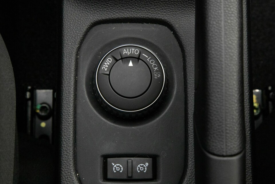 LA STÅ: Auto er en grei løsning på vinterføre. Dacia har bakkeassistent for start og nedkjøring.