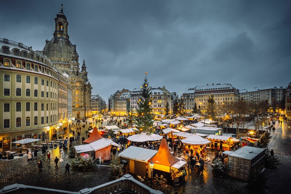 DRESDEN: Julemarkedet på Neumarkt har blant annet mektige og gjenreiste Frauenkirche som kulisse.