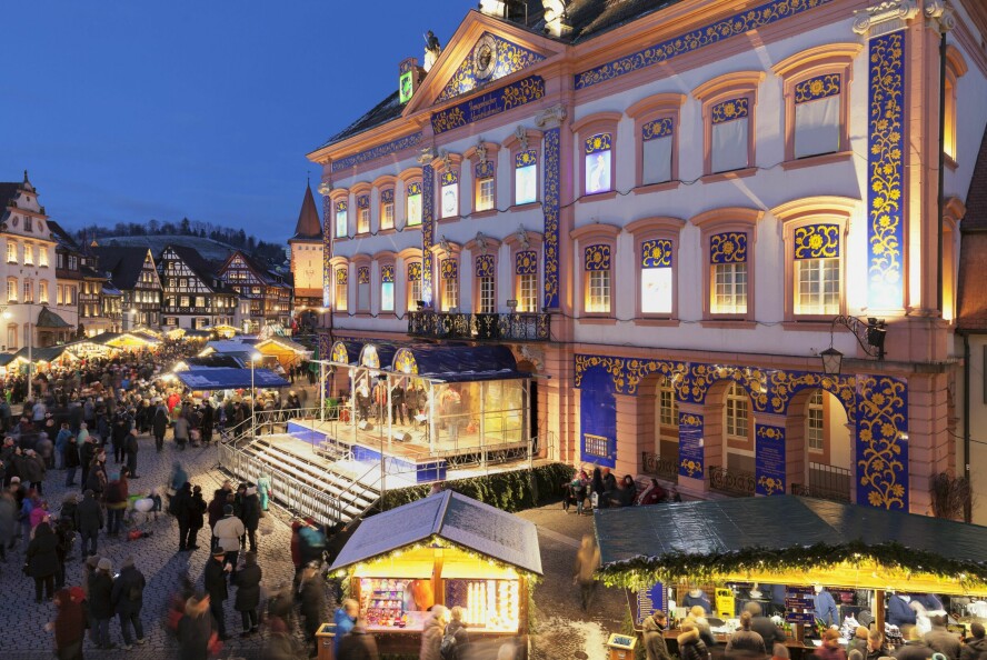 GENGENBACH: Rådhuset fungerer som kalender i adventstiden.