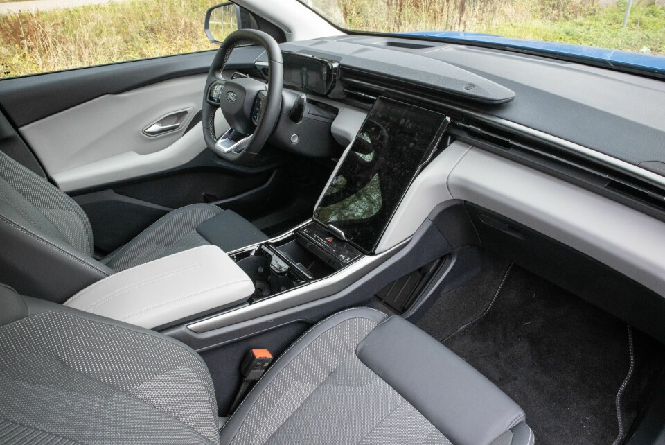 RYDDIG: Enkelt og oversiktelig førermiljø, uten masse ekstra pynt og duppeditter. Kvalitetsnivå som forventet til rundt 450 000 kroner.