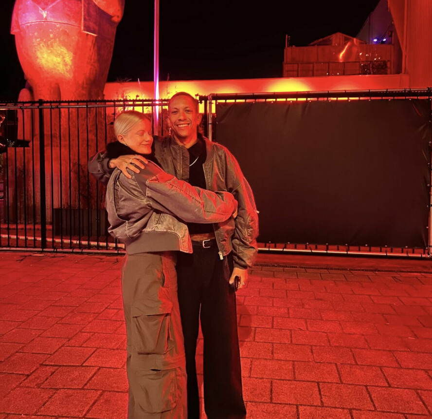 UT PÅ TUR: Her er TV-profilen og Kaia på ferietur til Amsterdam tidligere i høst. Tittelen på bildet er «Årets beste natt».