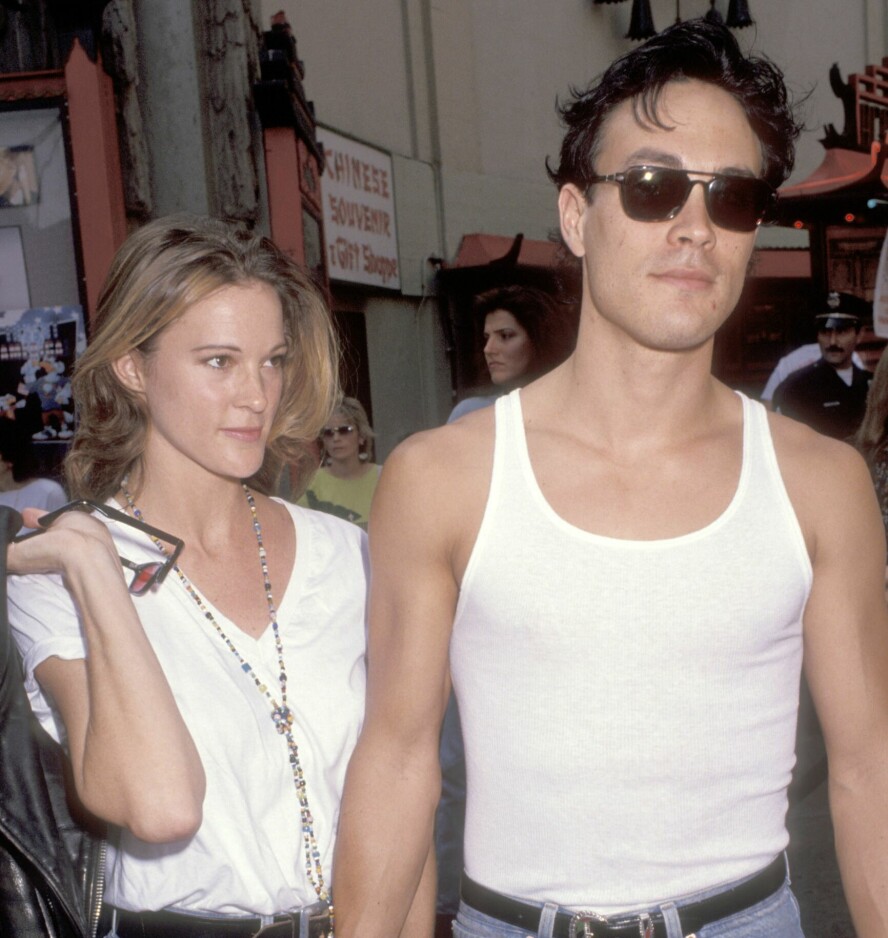 BUNNLØS SORG: Brandon Lees forlovede Eliza Hutton uttalte seg om Brandonds død 28 år tidligere, i forbindelse med at en ny skytetragedie skjedde på et filmsett høsten 2021..