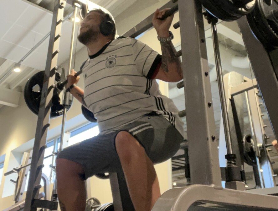 JOBBET HARDT: Håkon begynte å trene hardt. Nå ser han alle feilene han gjorde.