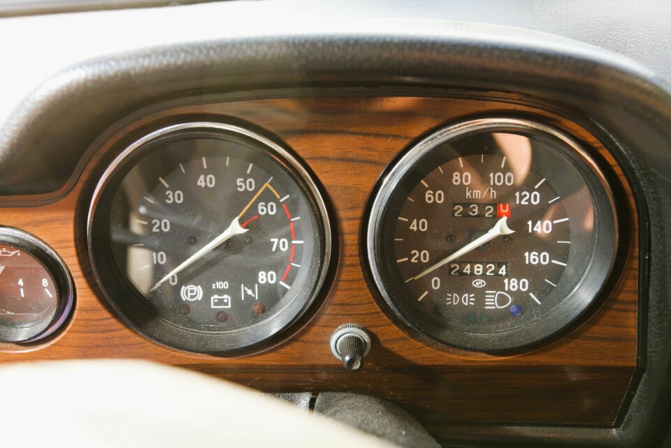 ROMINSPIRERT: De karakteristiske viserne i instrumentene er typisk for Lada.