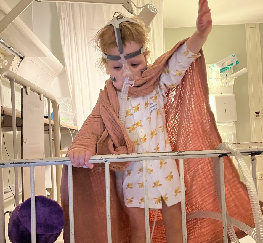 SUPERHELT: Herle er en liten superhelt