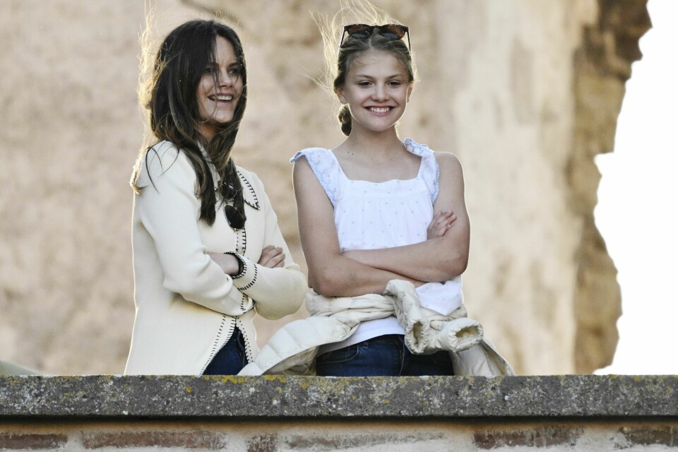 POPULÆR TANTE: Prinsesse Estelle stortrives i selskap sammen med prinsesse Sofia.