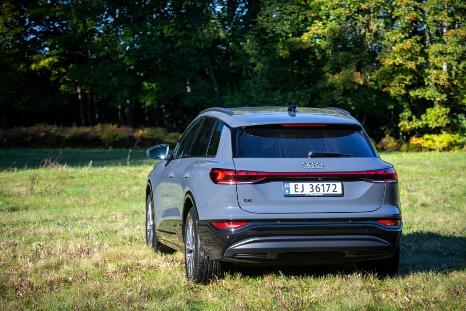 ANNERLEDES: Audi Q6 e-tron kjennes mer sportslig og mindre komfortabel ut enn Q8 e-tron og e-tron. Den minner mer om en elektrisk arvtager til suksessmodellen Audi Q5.