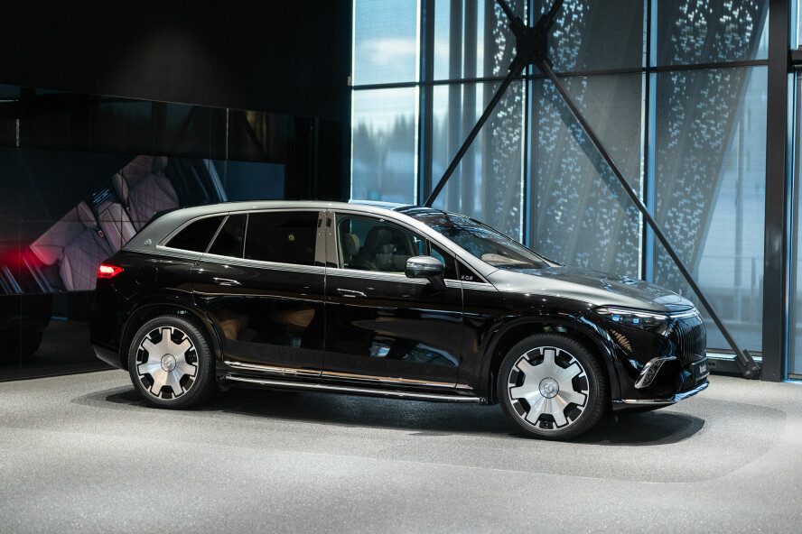 LANG REISE: Bilen bygges ved Mercedes' fabrikk i Tuscaloosa, Alabama, men sendes 125 mil til Detroit for å få den spesielle totonede lakken. Bilen kan leveres med 22-tommers felger.