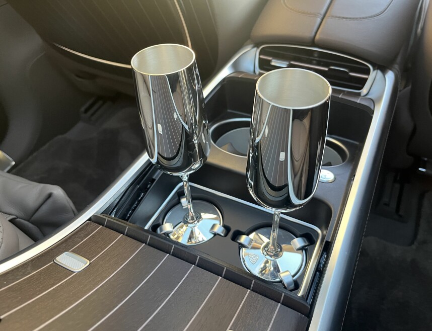 SKÅL: Sølvbelagte champagneglass.