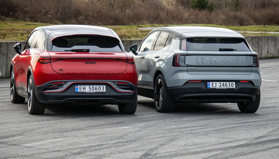 SLEKTNINGER: Volvo EX30 selger som varmt hvetebrød. Det samme kan ikke sies om Smart #3. Forskjellene i salgstallene er begripelige: Volvo er en uhyre kjent merkevare og et svært populært merke Norge, Smart er ikke i nærheten av samme status. Men begge eies av kineiske Geely, og begge har de samme svakhetene, og på enkelte områder er Smart #3 ... smartere.