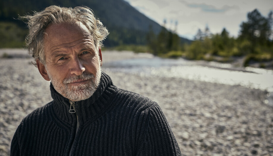 HYTTE: Hytta er gammel og sannsynligvis lite verdt, men de andre hyttene i hyttefeltet er velholdte og fine.