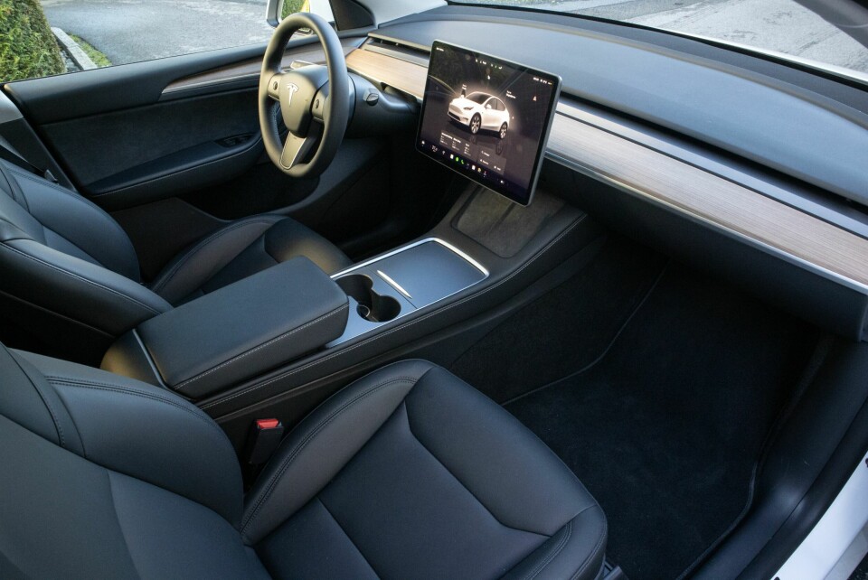 ENKELT: Det er ikke mye pynt og fjas i Model Y. Noe som tydeligvis passer nordmenn bra.