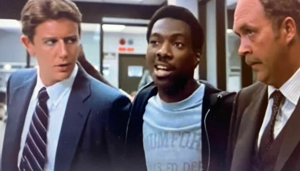 FANT TONEN: Jodge Reinhold (t.v.), Eddie Murphy og John Ahston under en scene fra «Beverly Hills Cop» i 1984. – Vi hadde en utrolig kjemi sammen, sa Judge Reinhold.