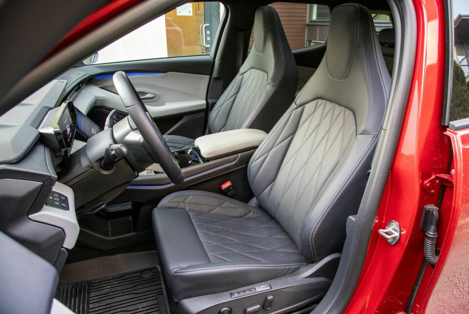 FORD: Litt friskere designutforming av setene gir sporty preg, også her er sittekomforten bra.