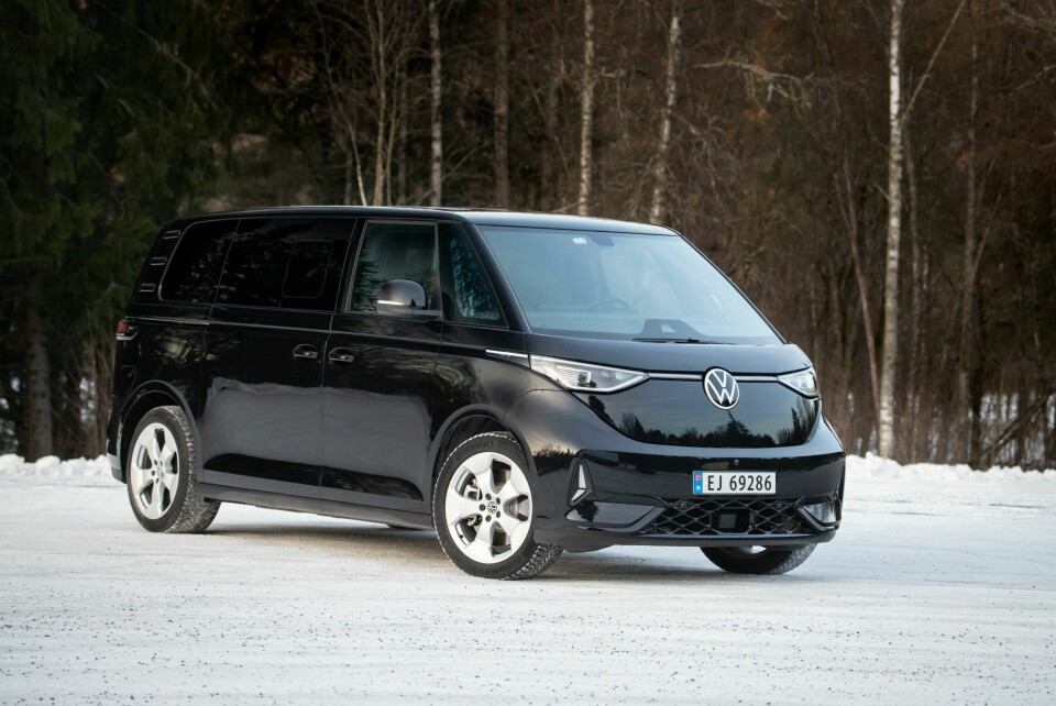 STILIG: En fullverdig syvseter med mange praktiske egenskaper. Mer VIP-aktig i svart, enn de livlige retrofargene vi er vant til å se ID.Buzz i.