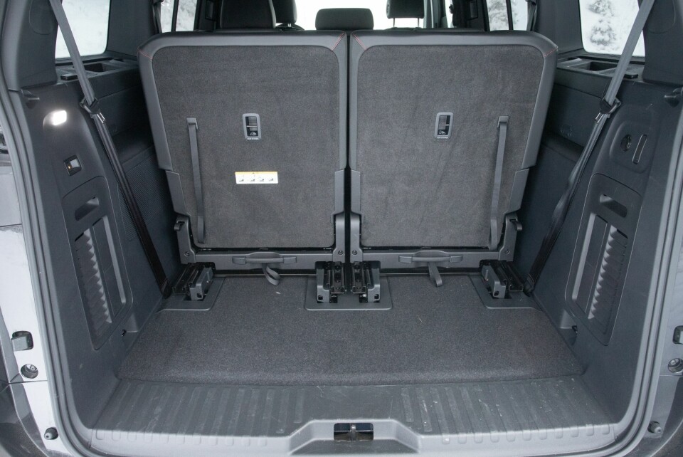 SMART: Begge seteradene har godt justeringsmonn. Dermed kan du få brukbar bagasjeplass, selv som syvseter.