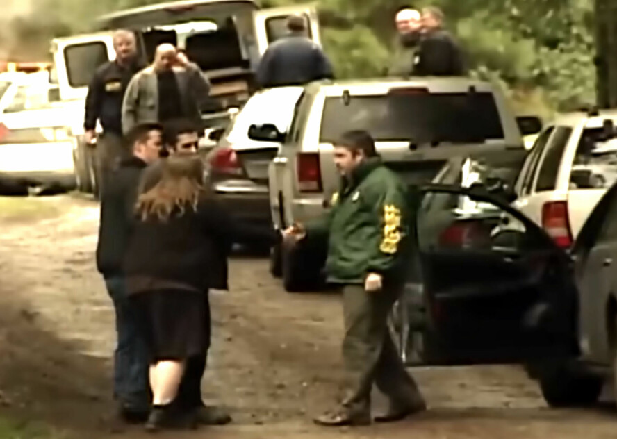 ANGRENDE SYNDERE: Her ankommer Michele og Joseph åstedet.