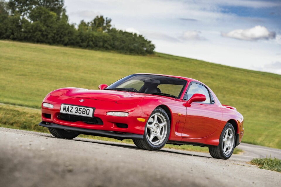 1992: Tredje generasjon RX-7 kom i 1992 og ble produsert til 2002.