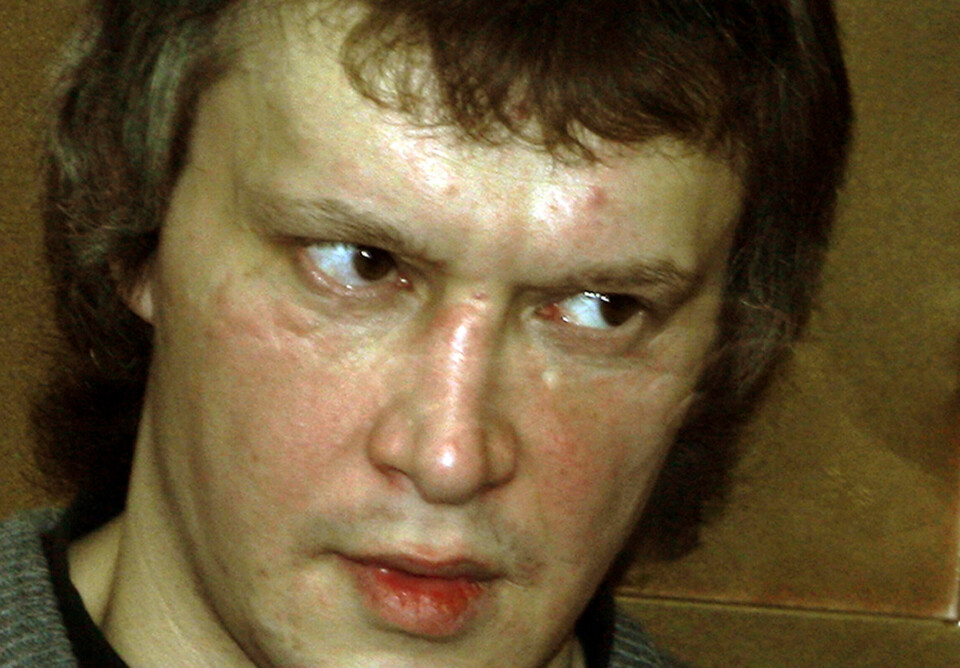 I RETTEN: Alexander Pitjusjkin i glassburet han var plassert i under rettssaken i Moskva, oktober 2007.