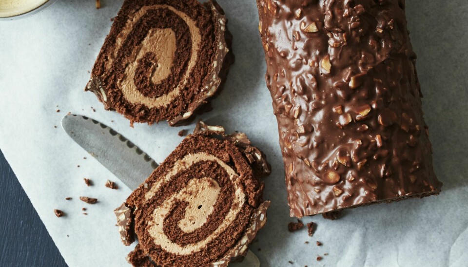 RULADE TIL KAFFEN: Prøv vår oppskrift på denne deilige sjokolade-rulade.