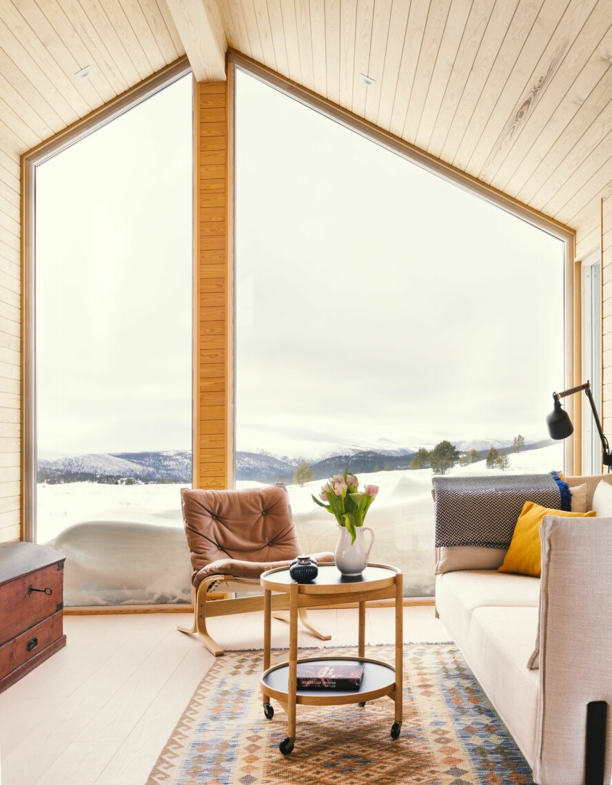 EKSTRA STUE: I annekset er det en ekstra stue som har  en fantastisk utsikt over Høvringen.