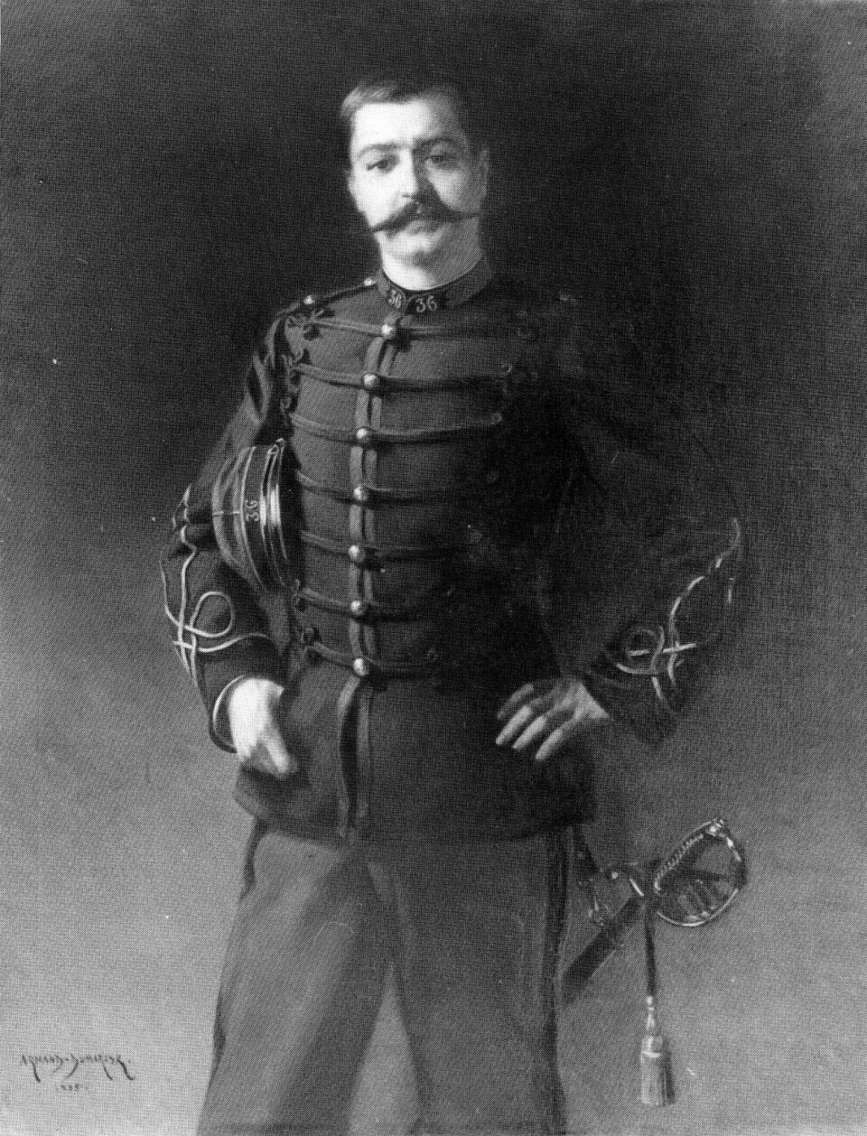 KORTVARIG I UNIFORM: Roland Napoleon Bonaparte hadde hverken navnet eller familiehistorien på sin side om han skulle slå inn på en militær karriere. Allerede på dette ungdomsbildet, tatt i tiden rundt reisen til Finnmark, var han utstyrt med signatur-barten som ble et kjennetegn livet ut.