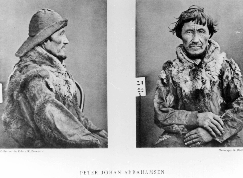 SKREV NED ALT: Samene som ble fotografert og registrert av prins Ronald Bonaparte ble registrert med navn, og bildene tildelt et nummer for å kunne finne hver og én igjen. Bildene har navnene registrert på praktisk talt alle som ble fotografert. Mange familienavn går igjen den dag i dag