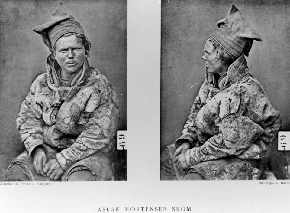SKREV NED ALT: Samene som ble fotografert og registrert av prins Ronald Bonaparte ble registrert med navn, og bildene tildelt et nummer for å kunne finne hver og én igjen. Bildene har navnene registrert på praktisk talt alle som ble fotografert. Mange familienavn går igjen den dag i dag.