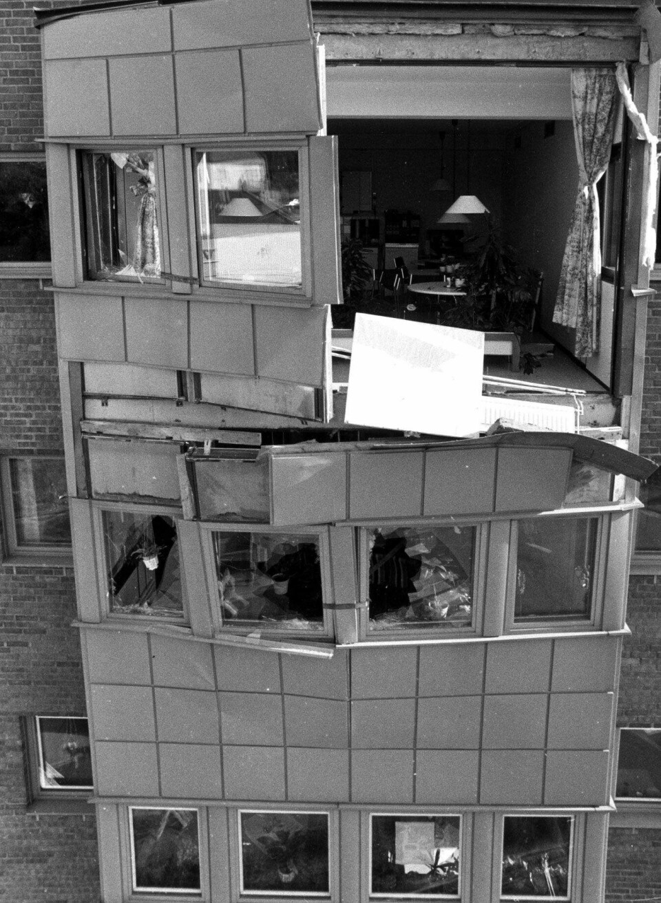 VOLDSOM EKSPLOSJON: Kronofogdkontoret på Nacka etter at bomben gikk av.