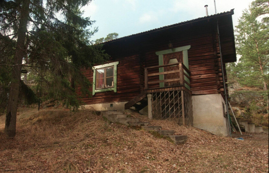 RETRETT: I denne hytta på Ingarö konstruerte den rasende og forsmådde Lars Tingström sine bomber. Her beskjøt han også politifolk med løskrutt og skjøt mot naboer.