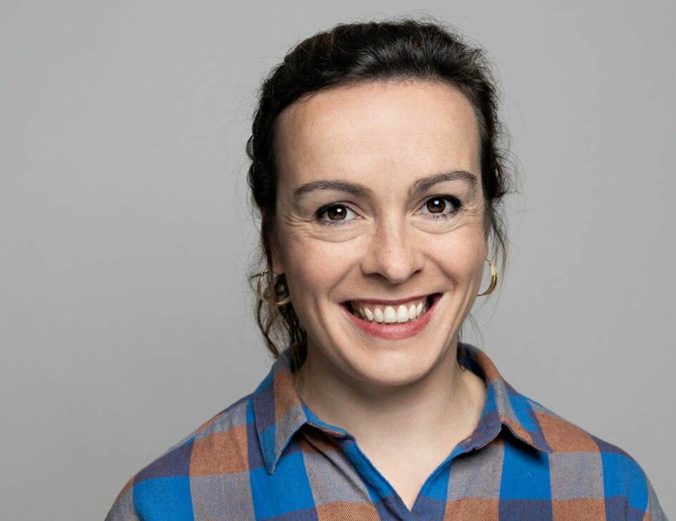 SKRIBENTEN: Franskfødte Cécile Moroni er komiker og forfatter. Hun gir innblikk i hvordan foreldrerollen er i Norge.
